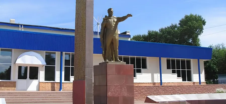 Памятнику возвращена рука!