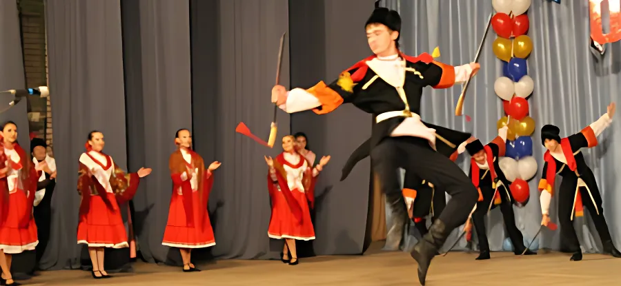 Дворец зажигает огни