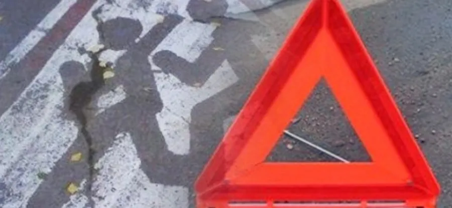 Погиб под колесам автомобиля