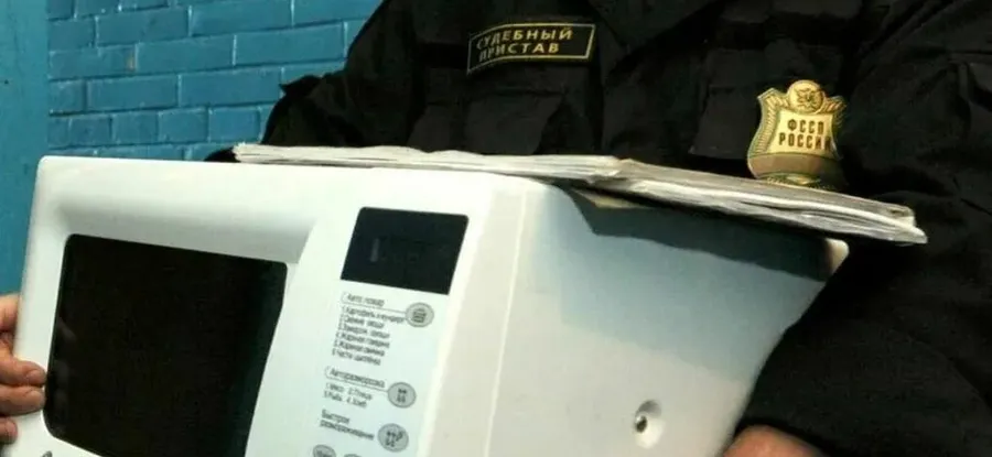 Молодожены в Менделеевске лишились свадебных подарков за долги