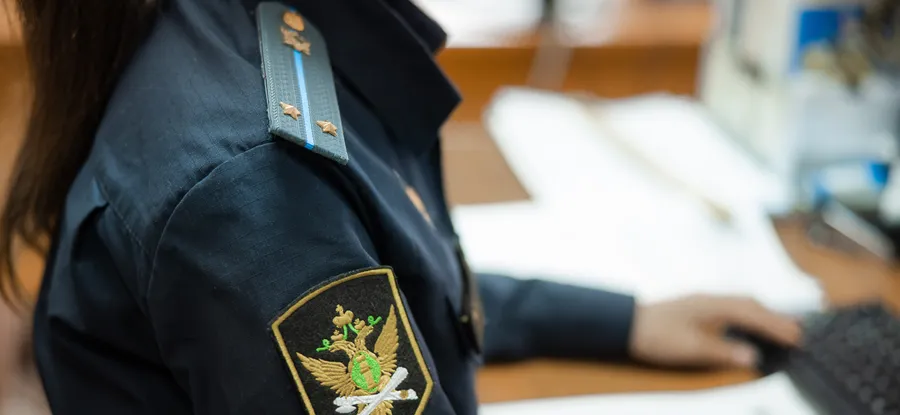 В Менделеевском районе должницу разыскали в женской консультации