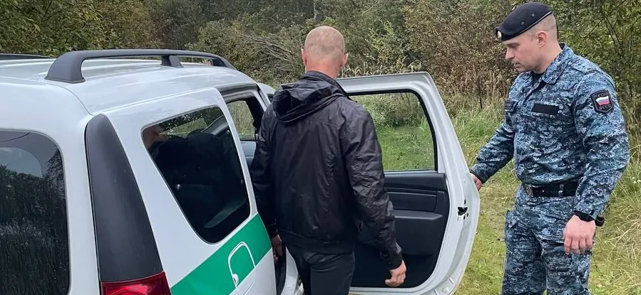 Должника поймали в лесу