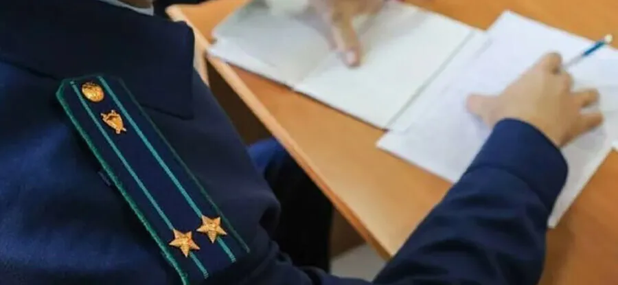 Чиновники "выселили" школьников в раздевалку и столовую