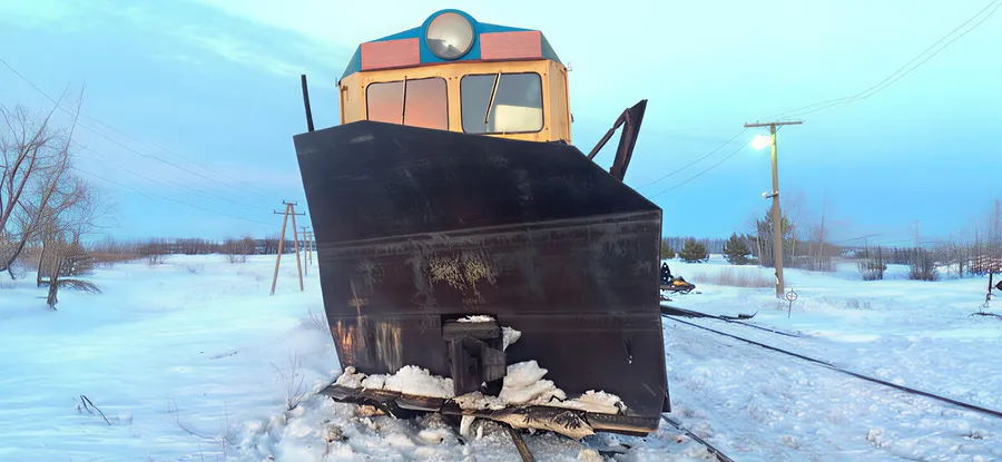 В Менделеевском районе сошел с рельсов снегоуборочный тепловоз