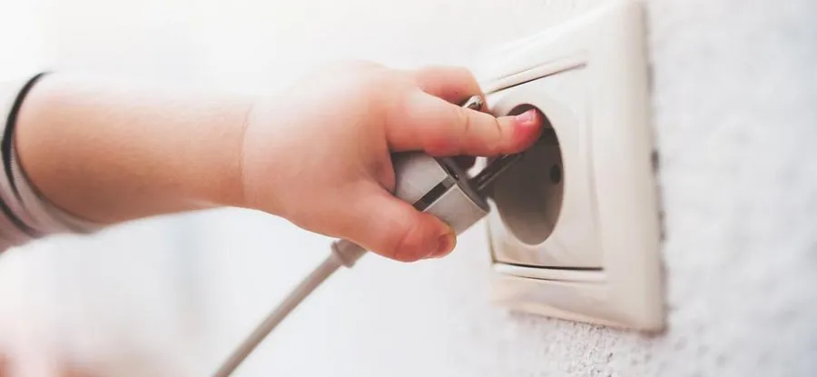 Ребенок погиб от удара током