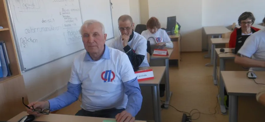 Наши пенсионеры достойно выступили в компьютерном многоборье