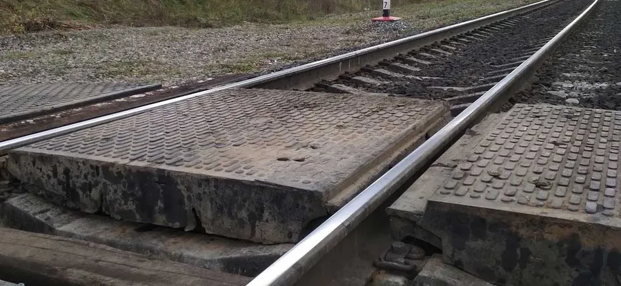 В Менделеевске оборудован пешеходный переход через железнодорожные пути