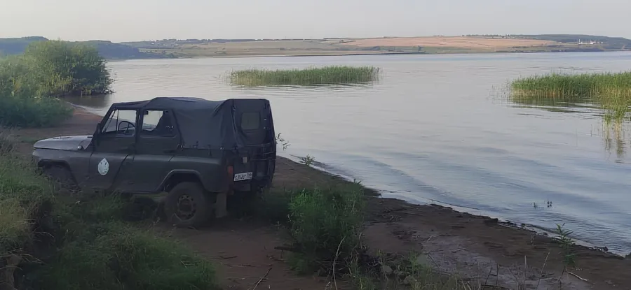 Мужчина утонул, спасая жену и дочь. 