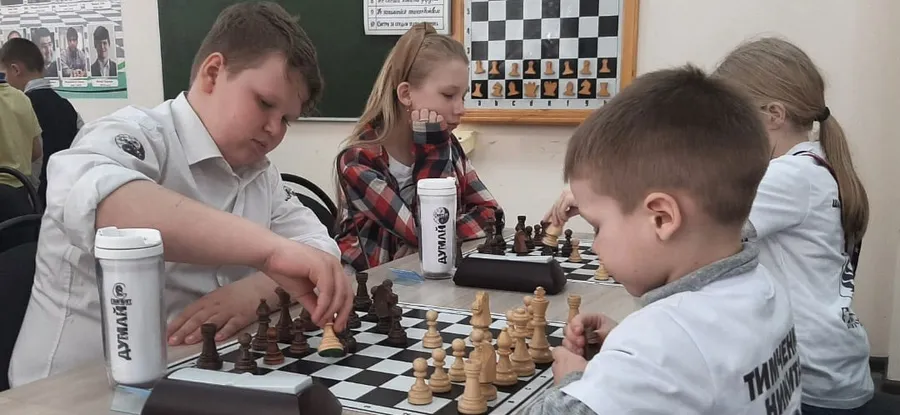 Юные шахматисты Менделеевска на пути к победам