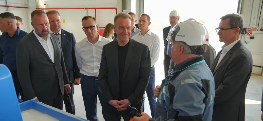 Председатель ВЭБ.РФ Игорь Шувалов посетил Менделеевский район и химический комплекс «Аммоний»