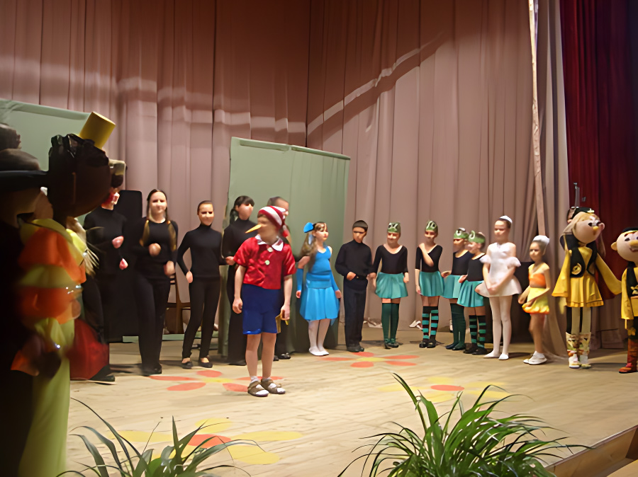 Театральный коллектив "Золотой ключик" ДШИ г. Менделеевска