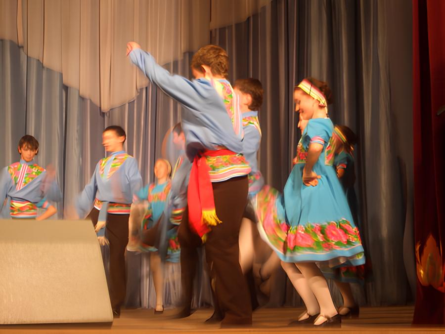 Выпускники 2010 года народного ансамбля танца "Шаян" г. Менделеевск