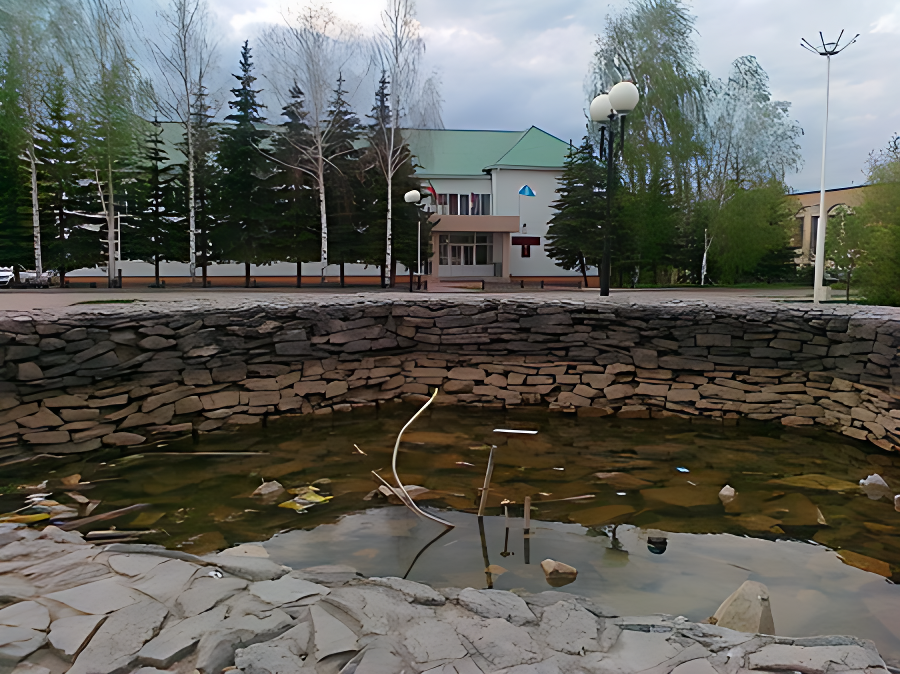 Фонтан у Администрации тоже не работает