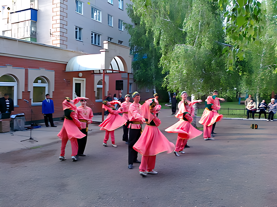 "Кристалл" выступает на открытии аллеи "Химиков"