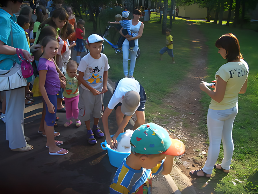 Снежки жарким летом - это здорово