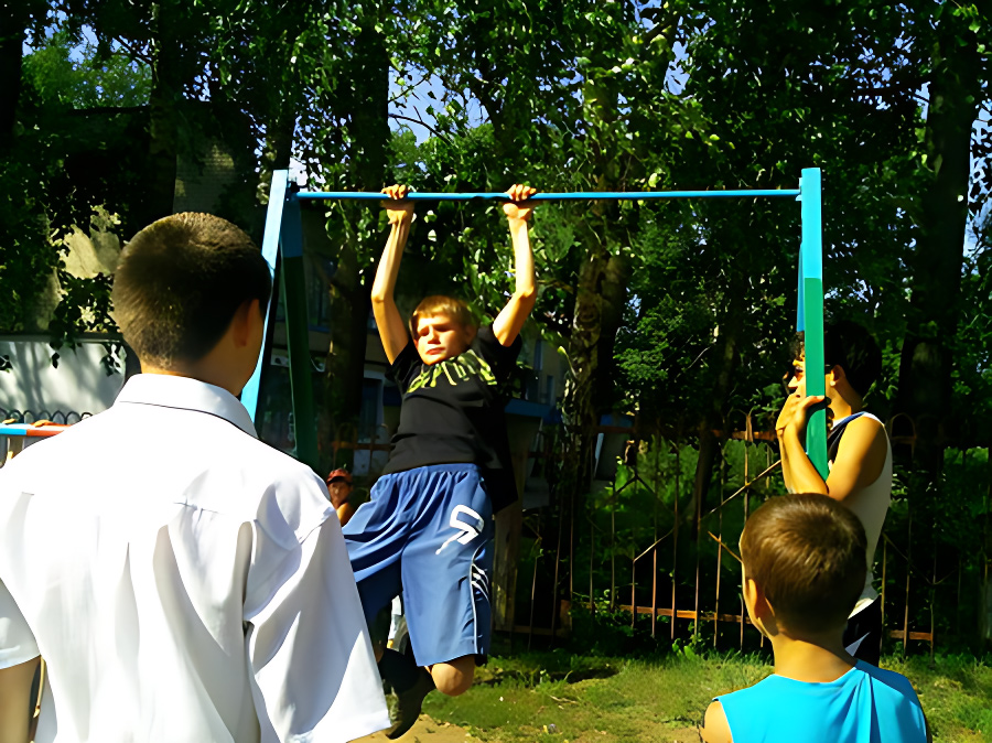 Подтягивание мальчиков