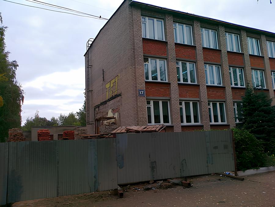 Идут работы по строительству пристроя к школе - шум мешает школьникам учиться