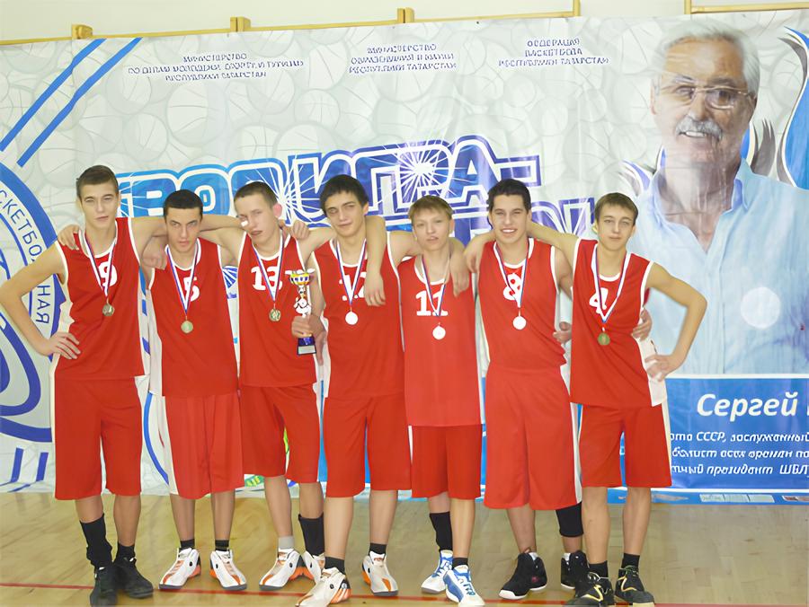 Команда Менделеевска по баскетболу на соревнованиях в Заинске