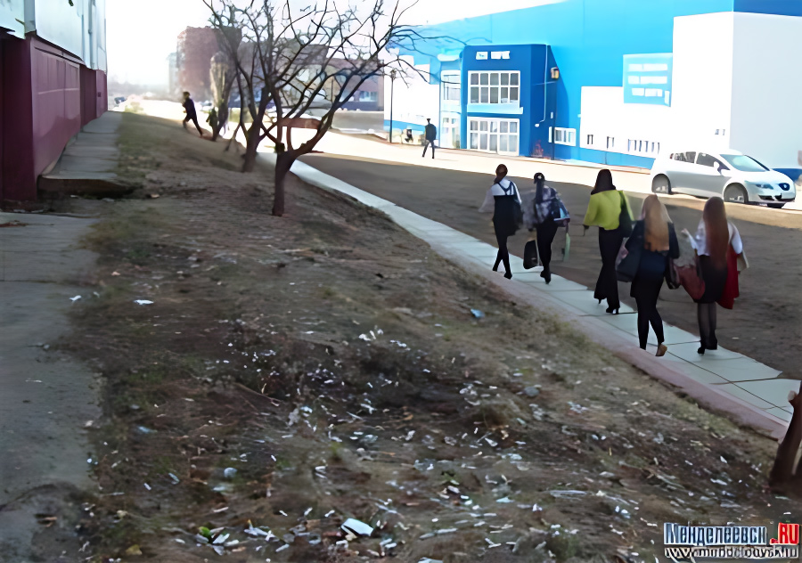 Все усеяно мусором