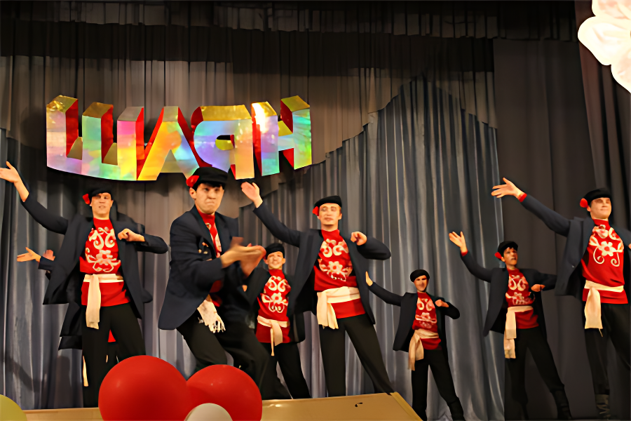 Знаменитый танец "Нараспашку"