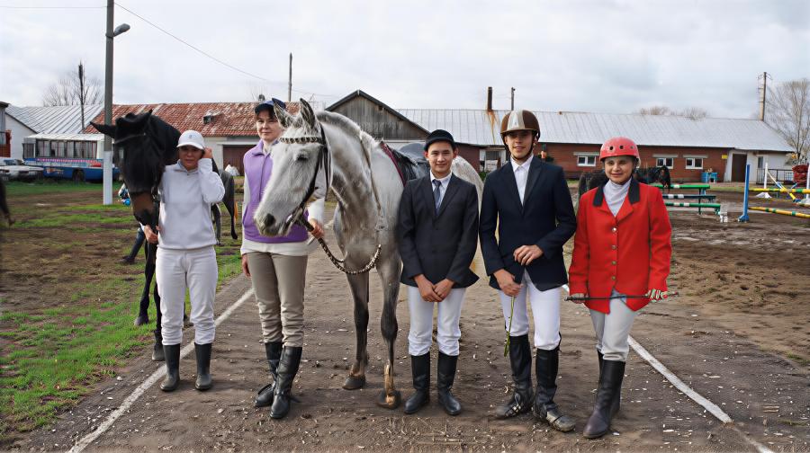 Менделеевск. Конно-спортивная база, первенство по конкуру