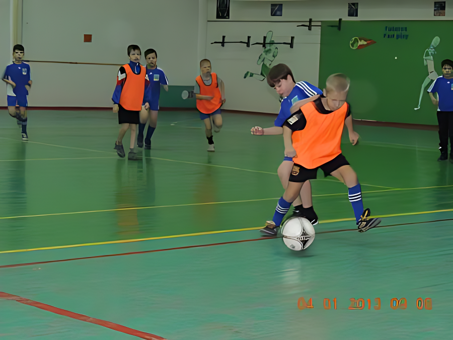 Менделеевские мальчишки любят и могут играть в футбол!