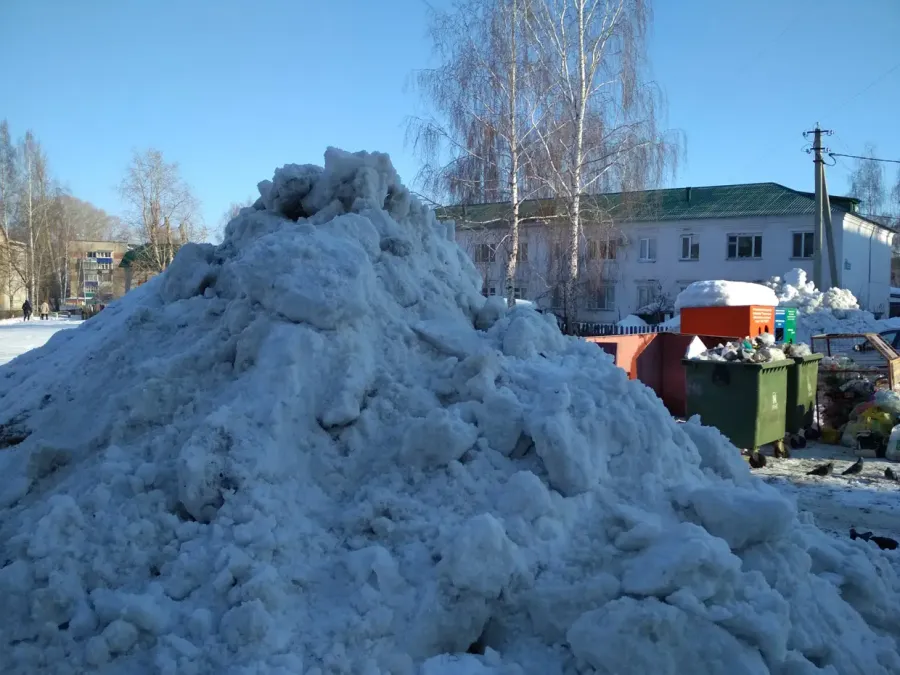 Вот такие снежные горы в Менделеевске