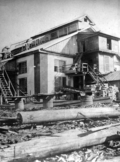 Пробный радиевый завод в с.Бондюга (ныне г. Менделеевск)